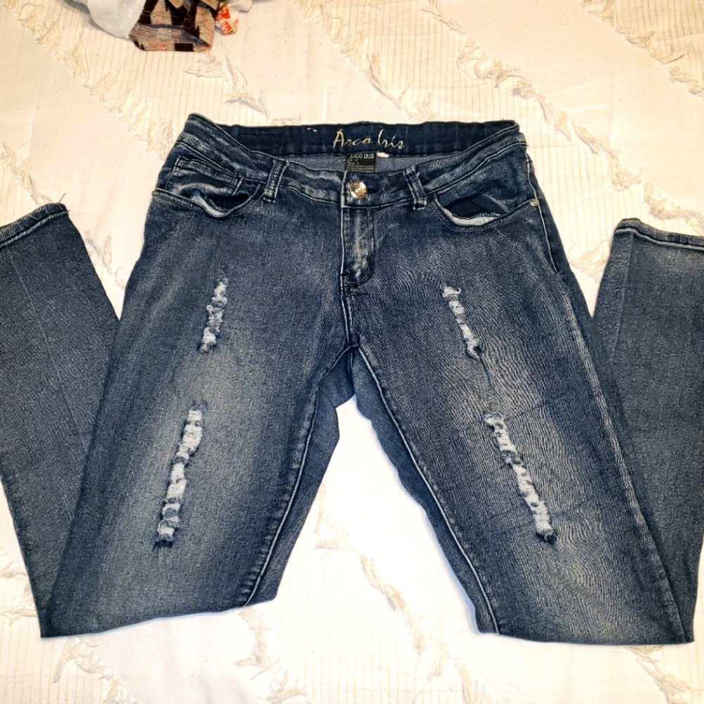 Distressed skinny jeans